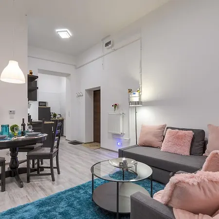 Palace Apartment *